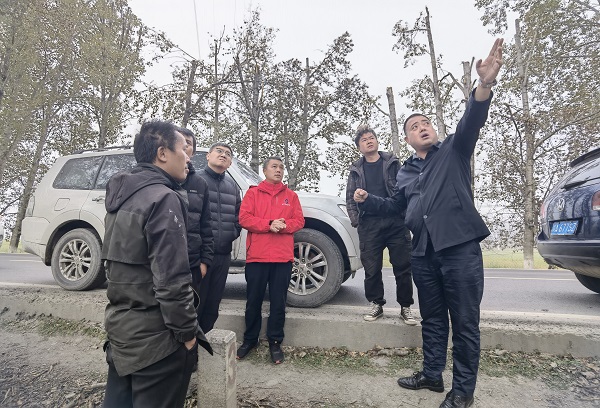 1762411437254008434.jpg 总工程师现场指导工作.jpg